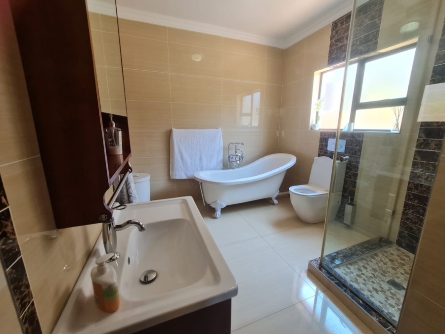 5 Bedroom Property for Sale in Elawini Lifestyle Estate Mpumalanga