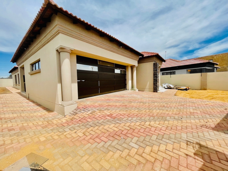 4 Bedroom Property for Sale in Aerorand Mpumalanga