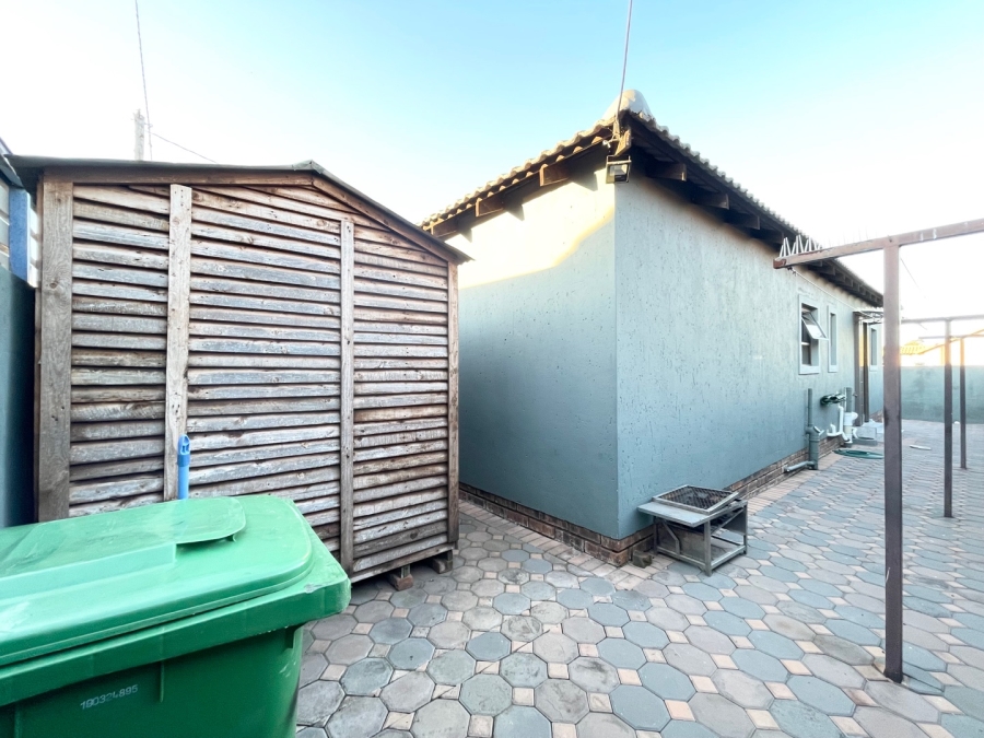 To Let 3 Bedroom Property for Rent in Hlalamandi Mpumalanga