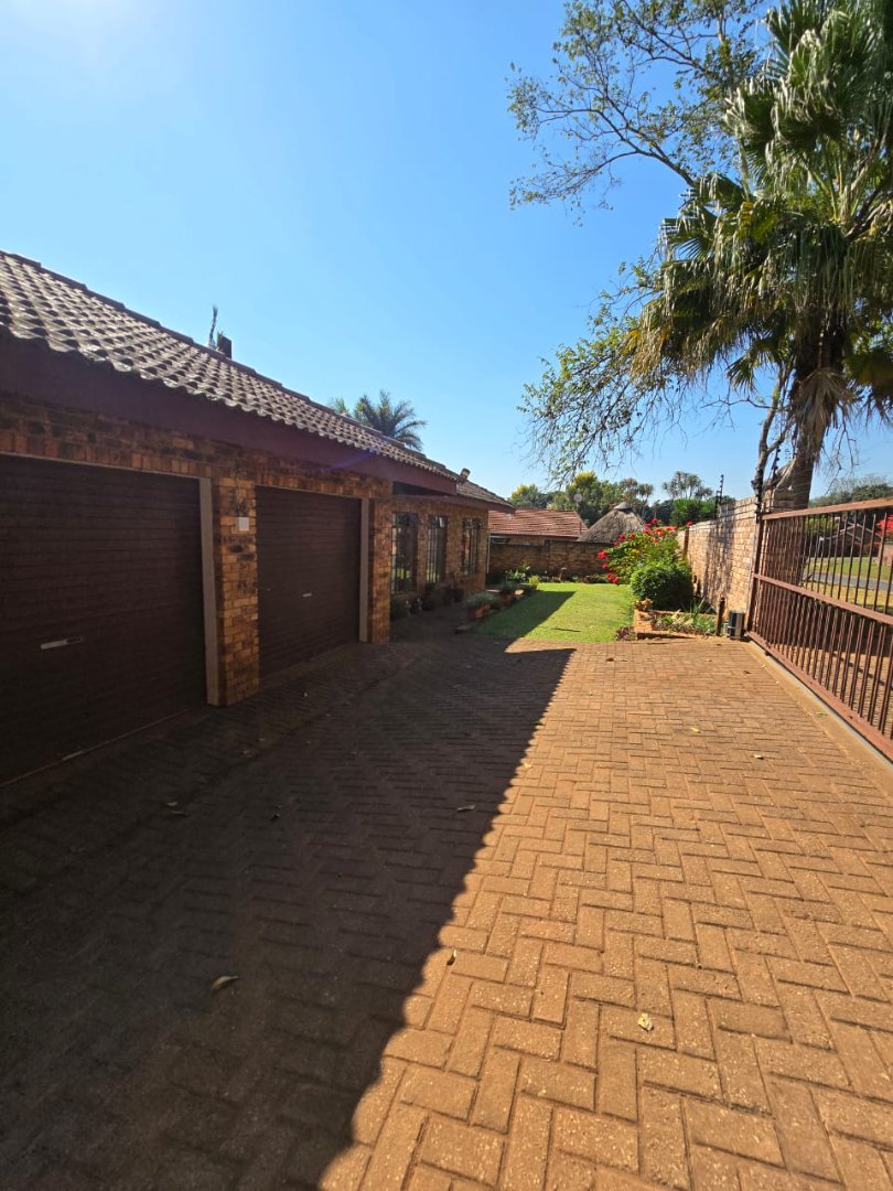 5 Bedroom Property for Sale in Kingsview Ext 1 Mpumalanga