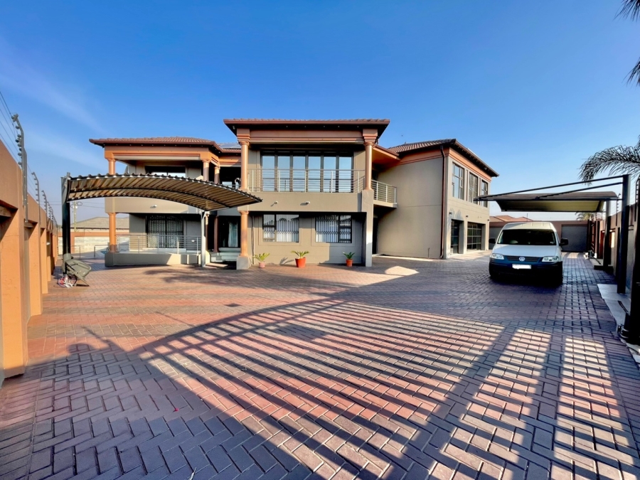 To Let 6 Bedroom Property for Rent in Aerorand Mpumalanga