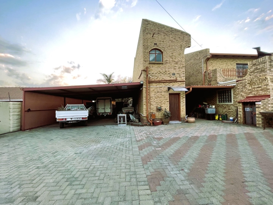 5 Bedroom Property for Sale in Noordrand Mpumalanga