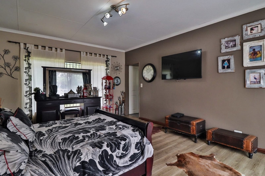 5 Bedroom Property for Sale in White River Estates Mpumalanga