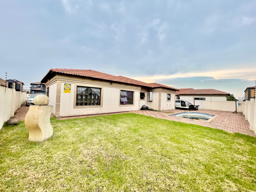 4 Bedroom Property for Sale in Aerorand Mpumalanga