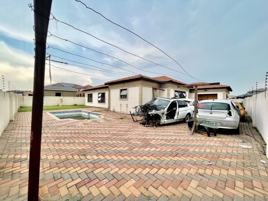 4 Bedroom Property for Sale in Aerorand Mpumalanga