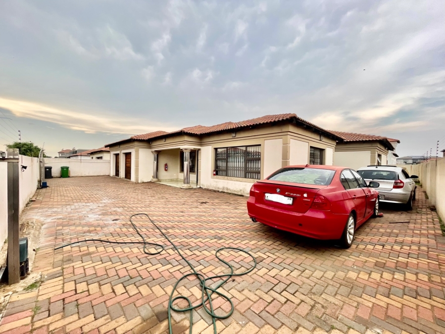 4 Bedroom Property for Sale in Aerorand Mpumalanga