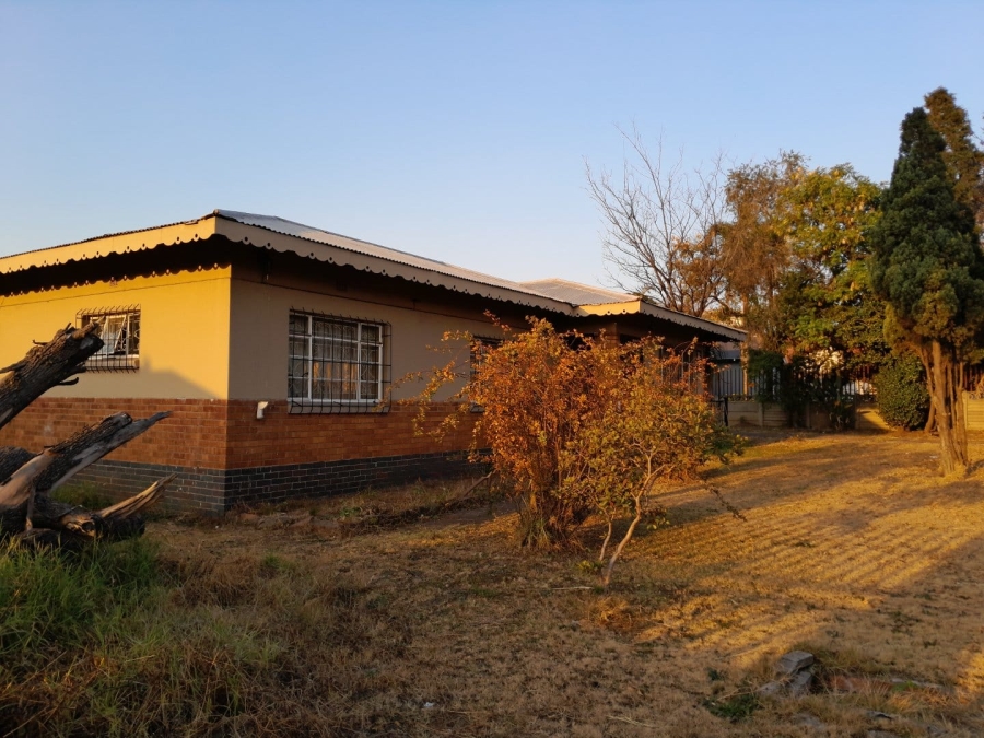 5 Bedroom Property for Sale in Witbank Ext 5 Mpumalanga