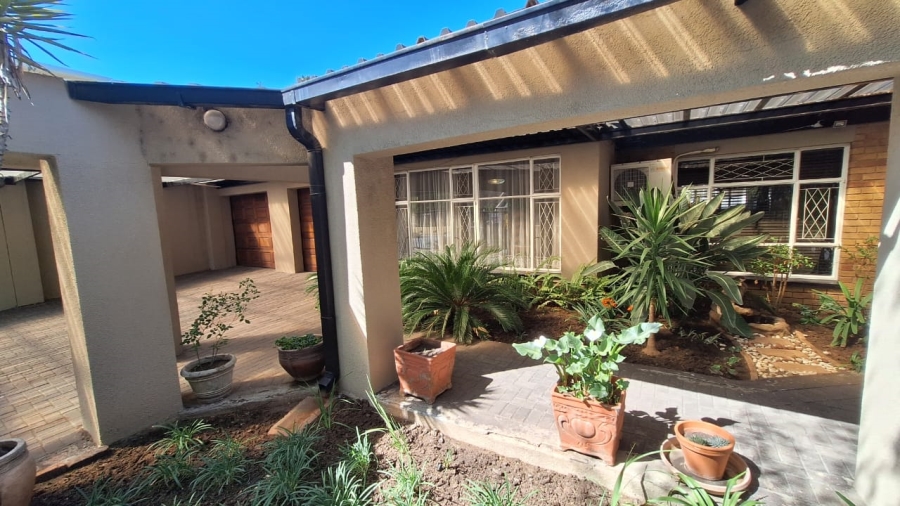 5 Bedroom Property for Sale in Secunda Mpumalanga