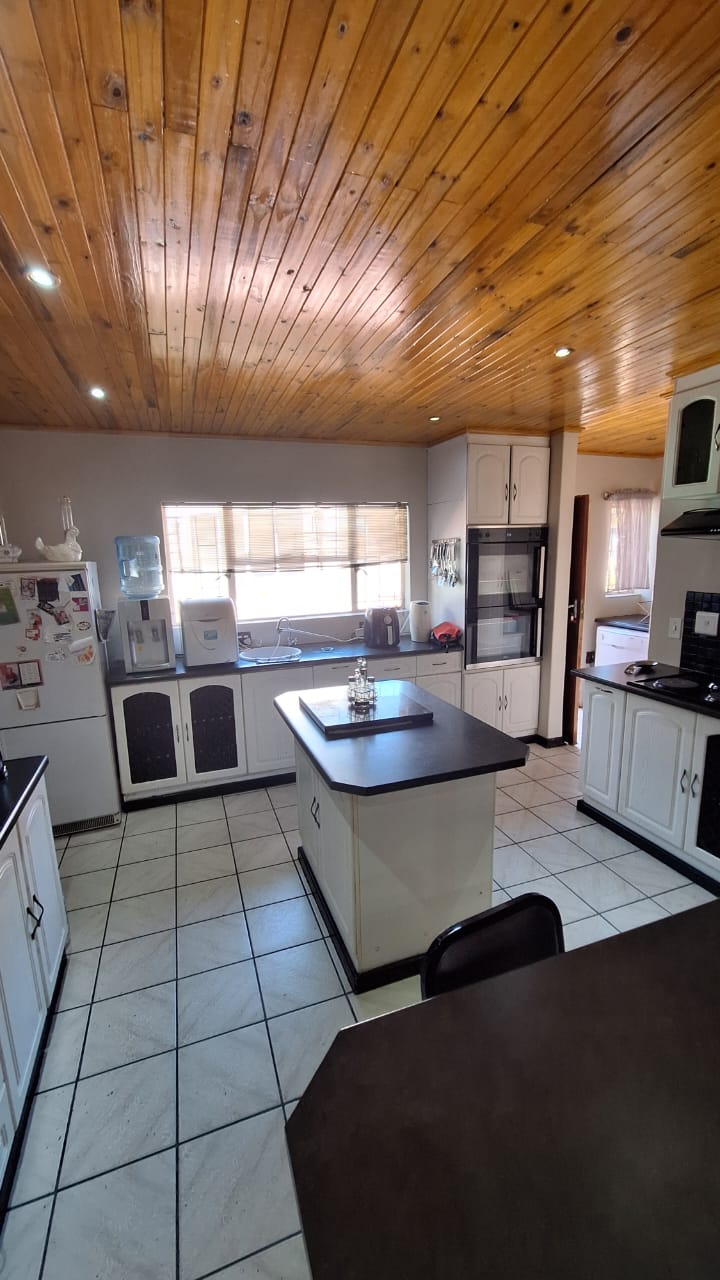 5 Bedroom Property for Sale in Secunda Mpumalanga