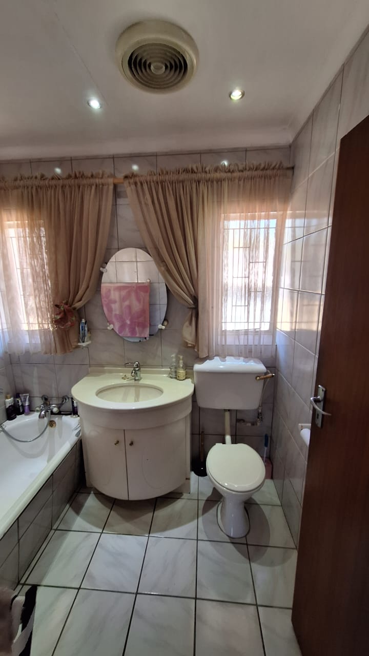 5 Bedroom Property for Sale in Secunda Mpumalanga