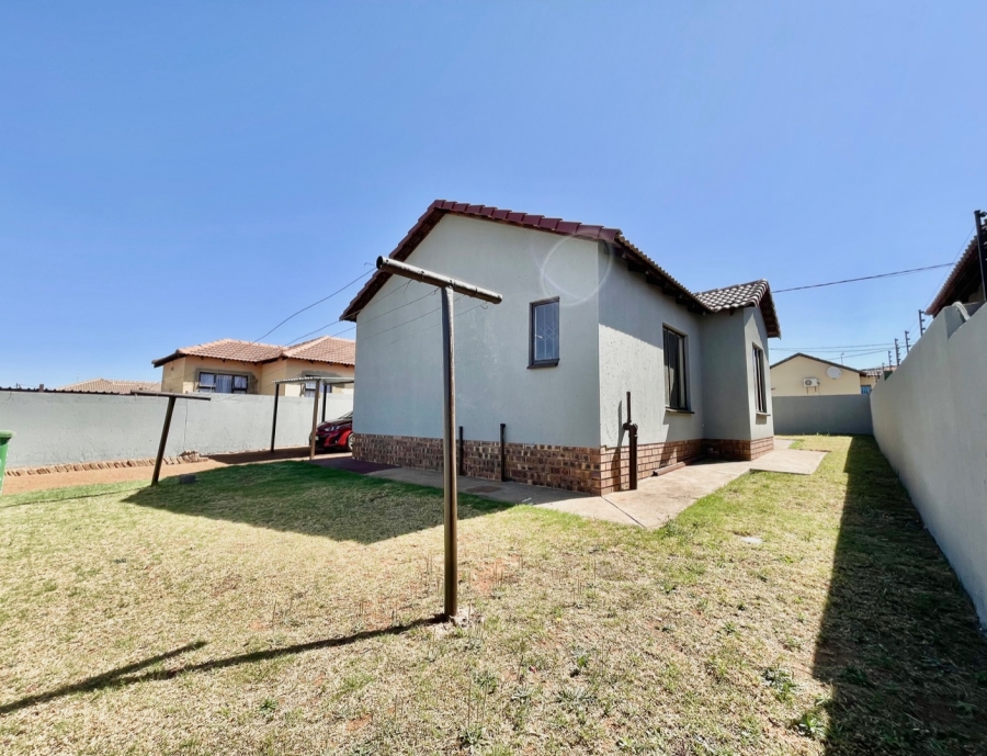 To Let 3 Bedroom Property for Rent in Hlalamandi Mpumalanga