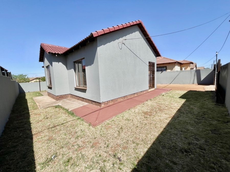 To Let 3 Bedroom Property for Rent in Hlalamandi Mpumalanga