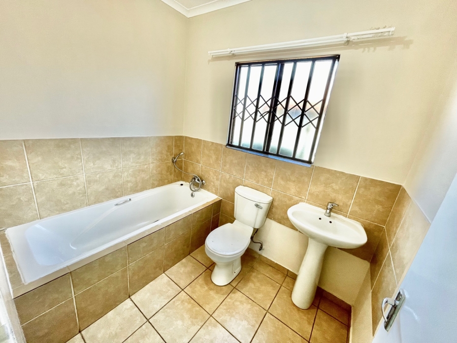 To Let 3 Bedroom Property for Rent in Hlalamandi Mpumalanga