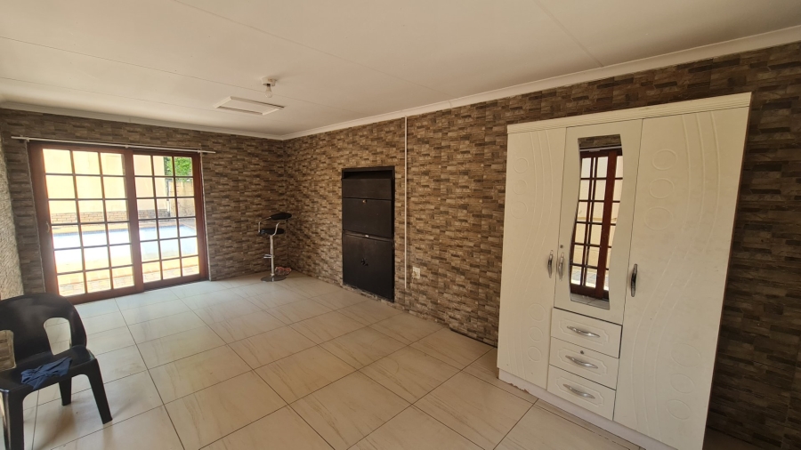 5 Bedroom Property for Sale in Cosmosrand Mpumalanga