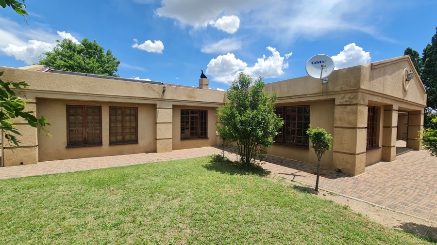 5 Bedroom Property for Sale in Cosmosrand Mpumalanga