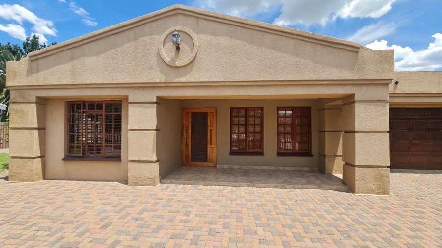 5 Bedroom Property for Sale in Cosmosrand Mpumalanga