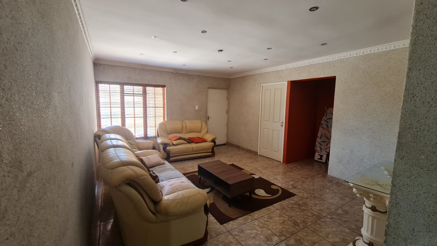 5 Bedroom Property for Sale in Cosmosrand Mpumalanga