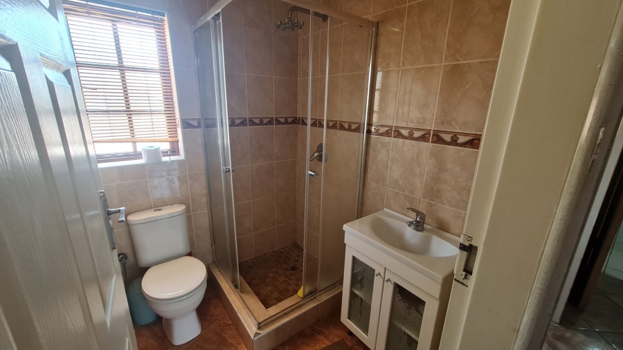 5 Bedroom Property for Sale in Cosmosrand Mpumalanga