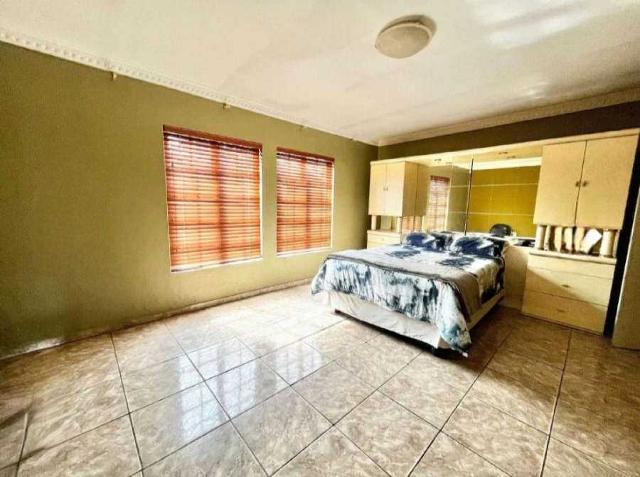 5 Bedroom Property for Sale in Cosmosrand Mpumalanga