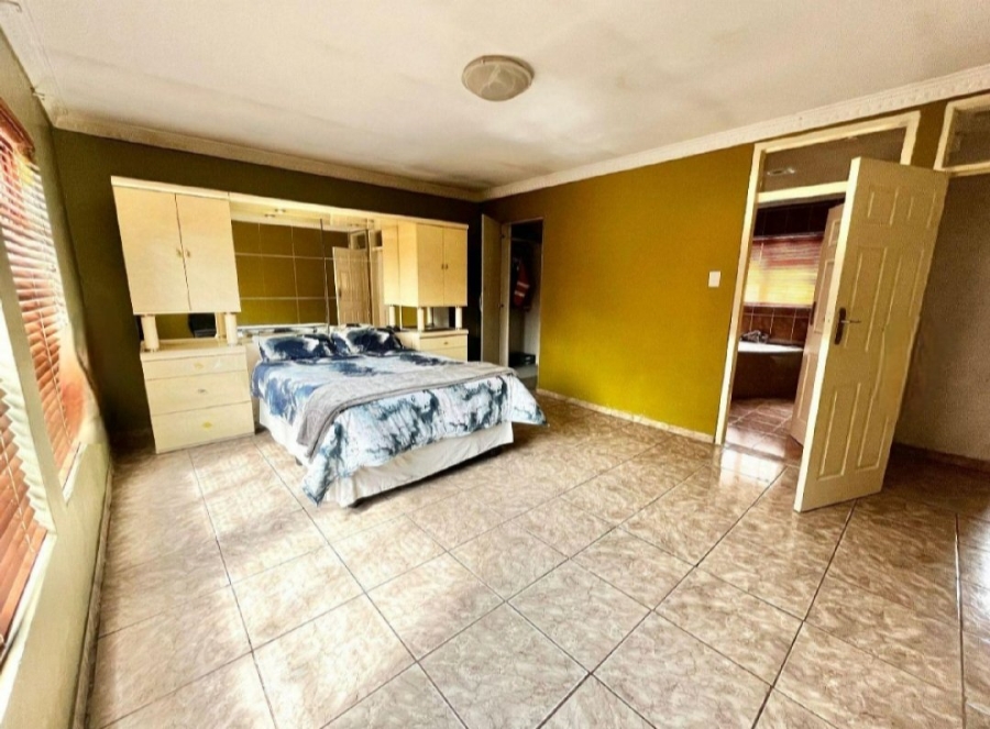 5 Bedroom Property for Sale in Cosmosrand Mpumalanga