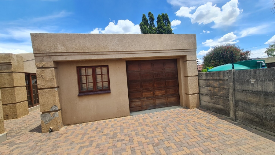 5 Bedroom Property for Sale in Cosmosrand Mpumalanga