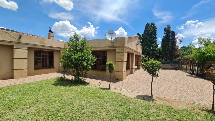 5 Bedroom Property for Sale in Cosmosrand Mpumalanga