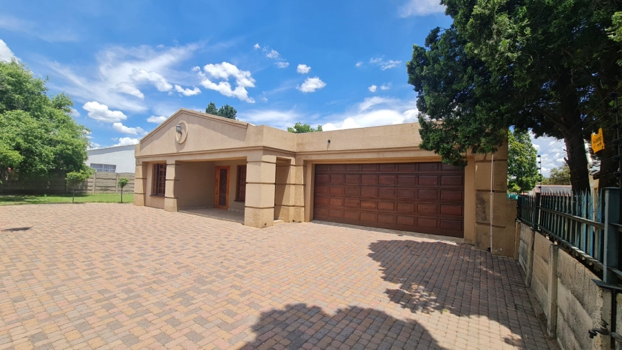 5 Bedroom Property for Sale in Cosmosrand Mpumalanga