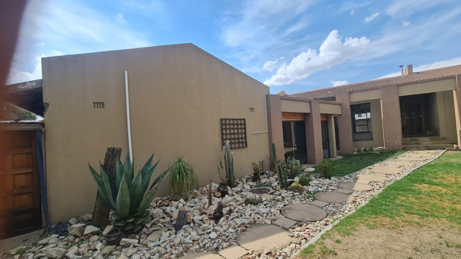 5 Bedroom Property for Sale in Secunda Mpumalanga