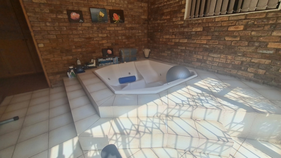 5 Bedroom Property for Sale in Kinross Mpumalanga