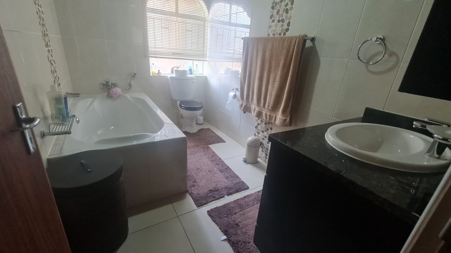 5 Bedroom Property for Sale in Kinross Mpumalanga