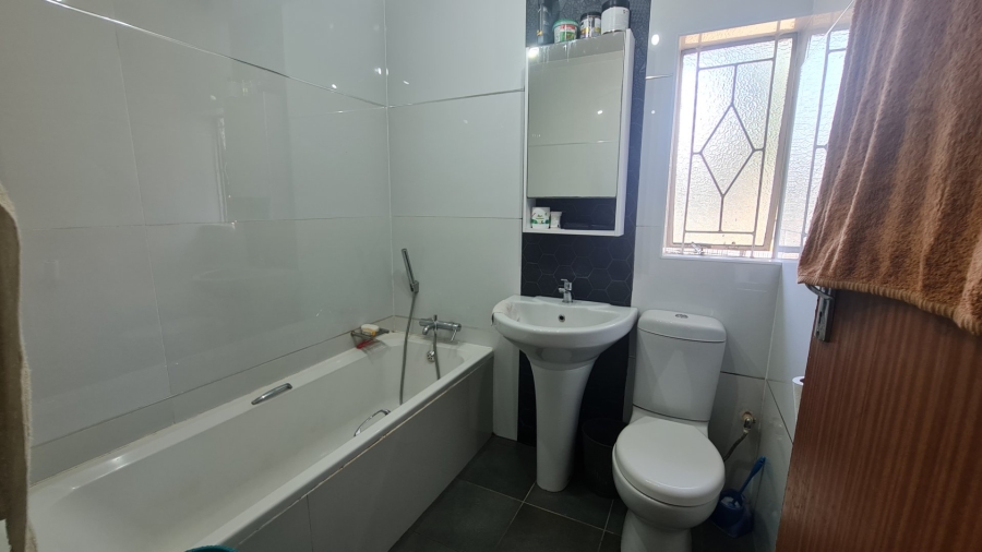 3 Bedroom Property for Sale in Cosmosrand Mpumalanga