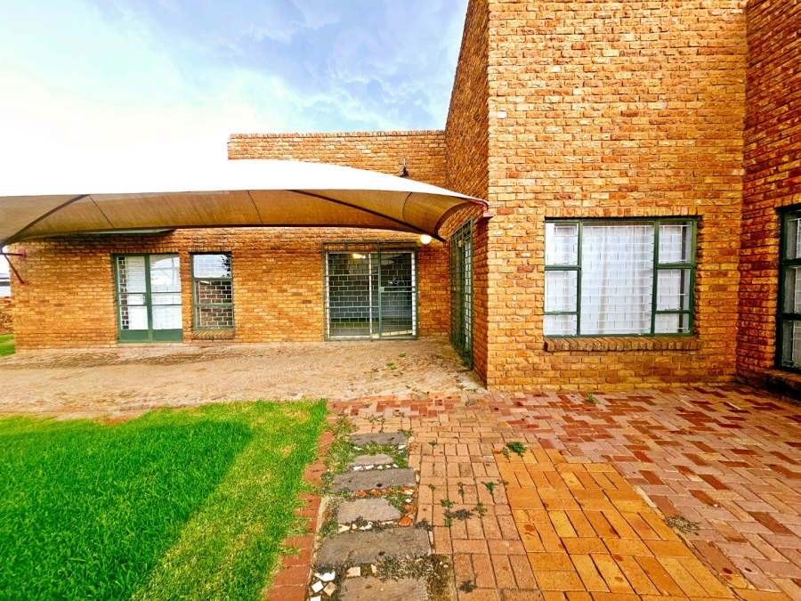 To Let 5 Bedroom Property for Rent in Eloff Mpumalanga