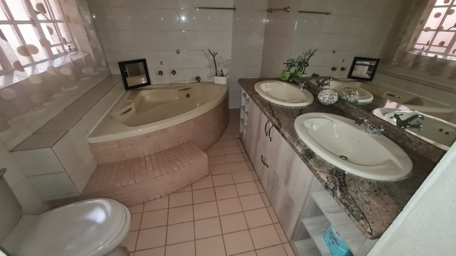 5 Bedroom Property for Sale in Trichardt Mpumalanga