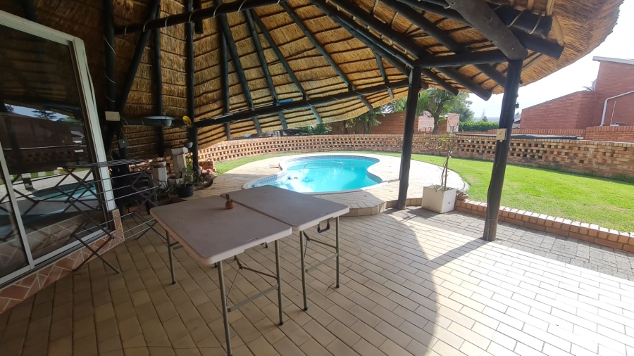 5 Bedroom Property for Sale in Trichardt Mpumalanga