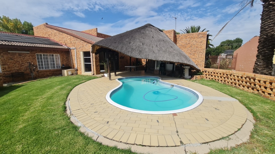 5 Bedroom Property for Sale in Trichardt Mpumalanga