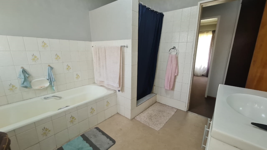 4 Bedroom Property for Sale in Kruinpark Mpumalanga