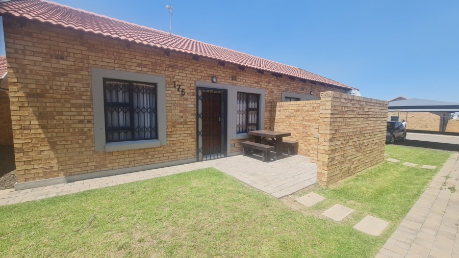 To Let 2 Bedroom Property for Rent in Terra Nova Mpumalanga