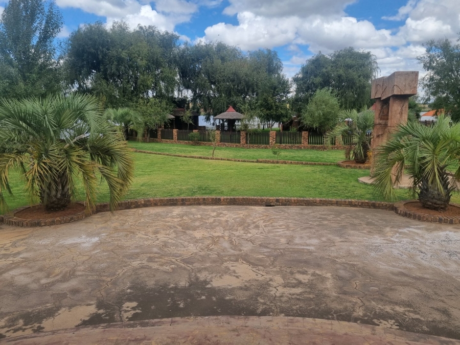  Bedroom Property for Sale in Golden Mile Mpumalanga