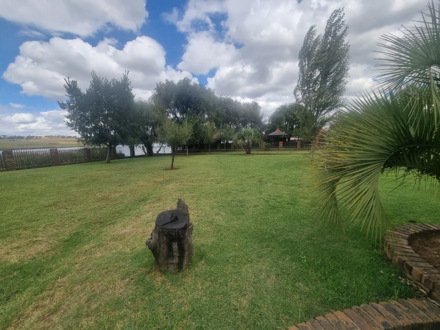  Bedroom Property for Sale in Golden Mile Mpumalanga