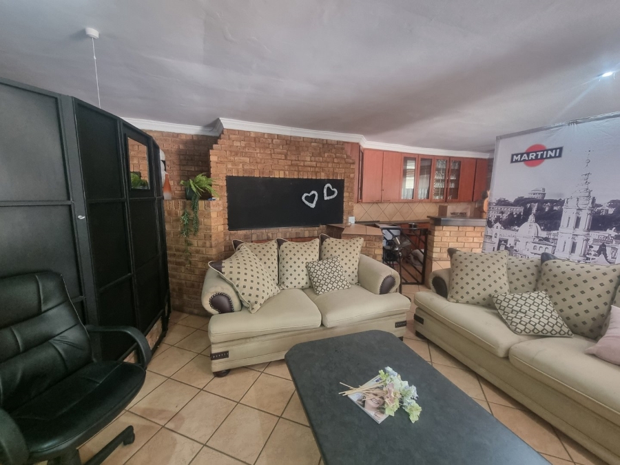  Bedroom Property for Sale in Golden Mile Mpumalanga