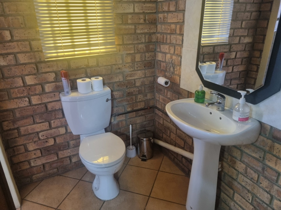  Bedroom Property for Sale in Golden Mile Mpumalanga