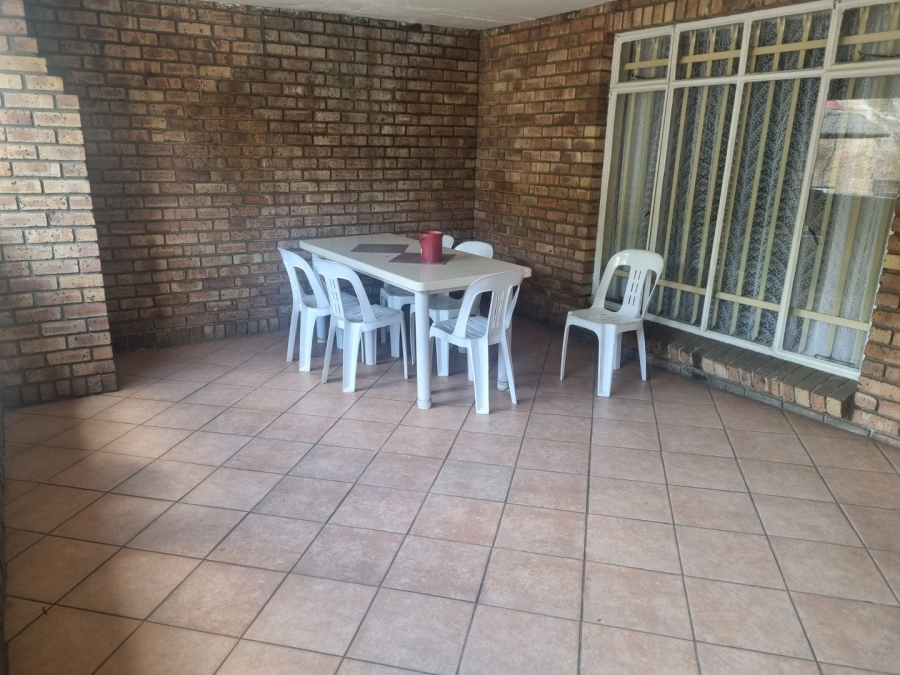  Bedroom Property for Sale in Golden Mile Mpumalanga