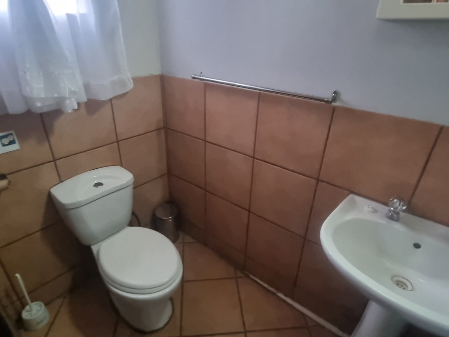  Bedroom Property for Sale in Golden Mile Mpumalanga