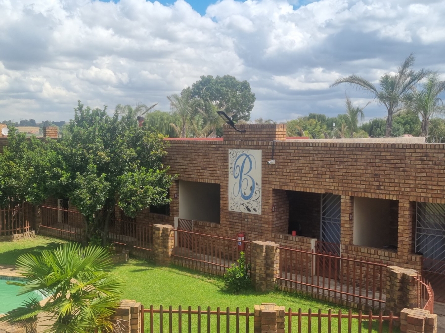  Bedroom Property for Sale in Golden Mile Mpumalanga