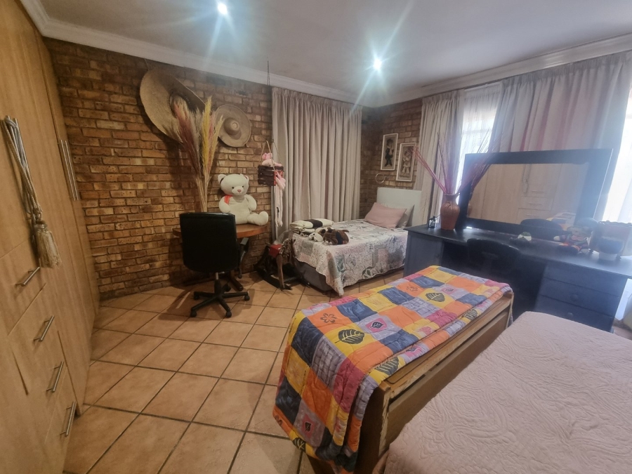  Bedroom Property for Sale in Golden Mile Mpumalanga