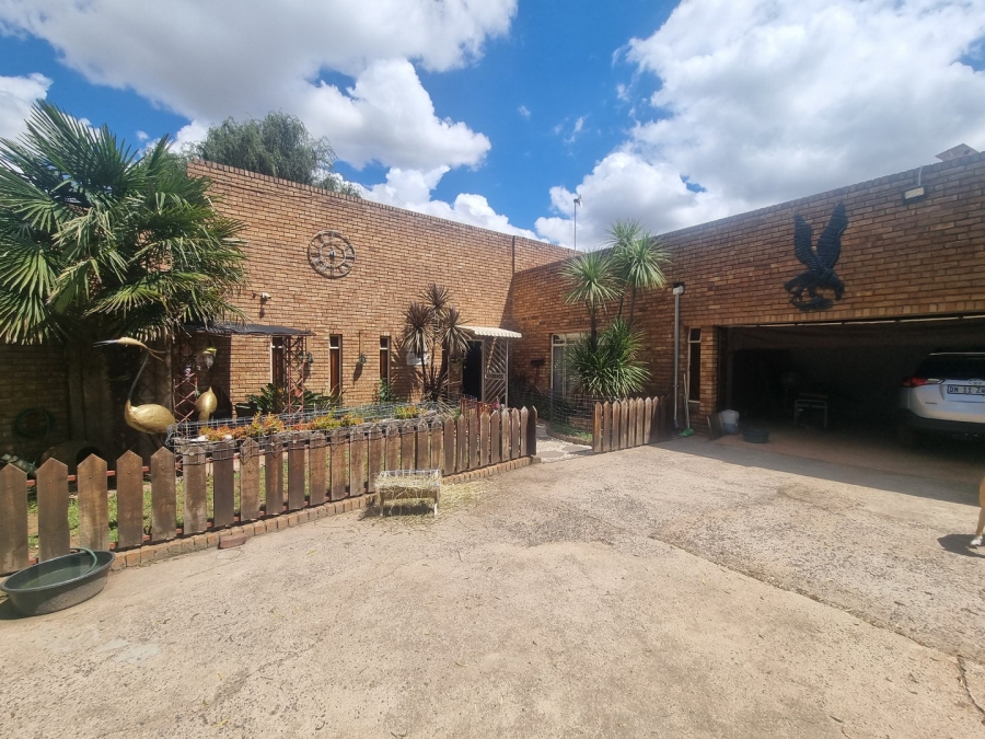  Bedroom Property for Sale in Golden Mile Mpumalanga