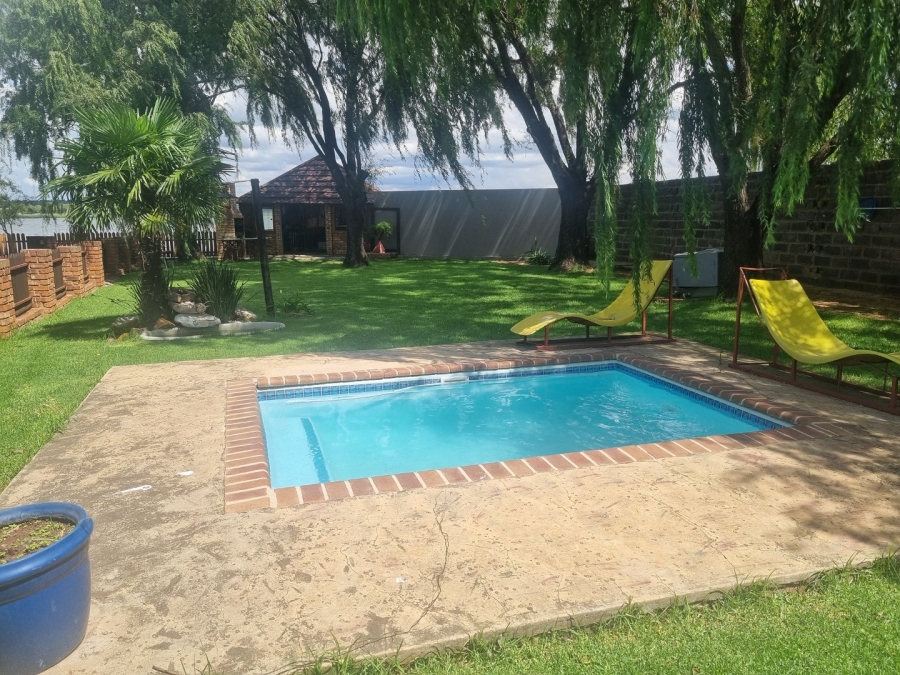  Bedroom Property for Sale in Golden Mile Mpumalanga