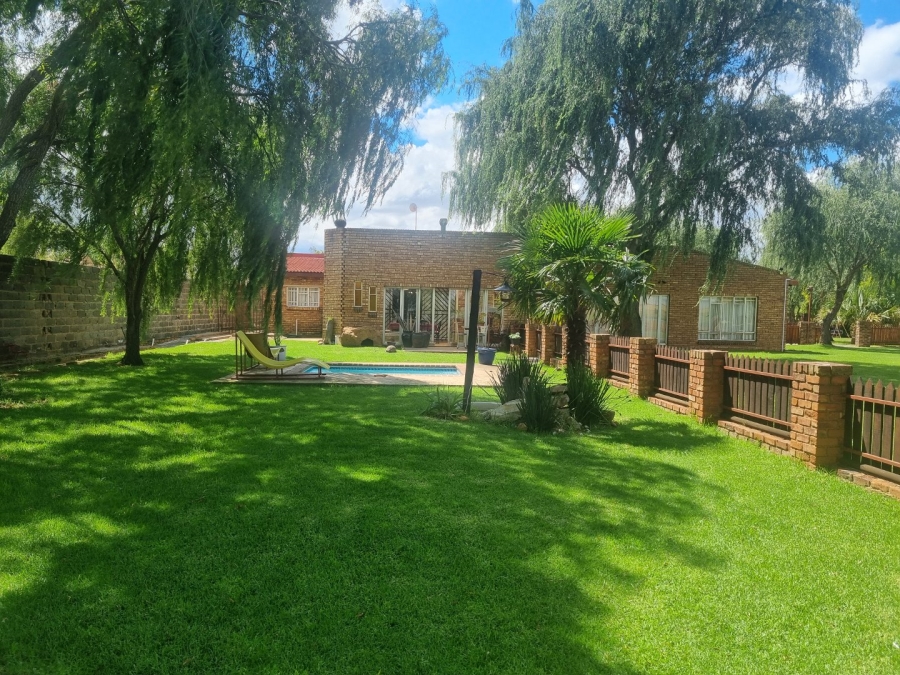  Bedroom Property for Sale in Golden Mile Mpumalanga