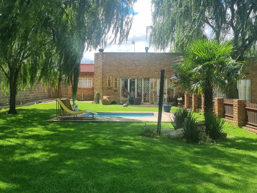  Bedroom Property for Sale in Golden Mile Mpumalanga