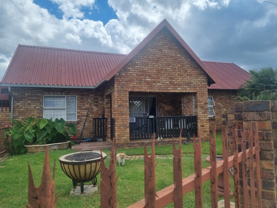  Bedroom Property for Sale in Golden Mile Mpumalanga